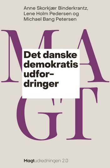 Den nye bog "Det danske demokratis udfordringer" er en del af bogserien fra Magtudredningen 2.0. Foto: Aarhus Universitetsforlag. Bogomslag, bogstaver, farver.