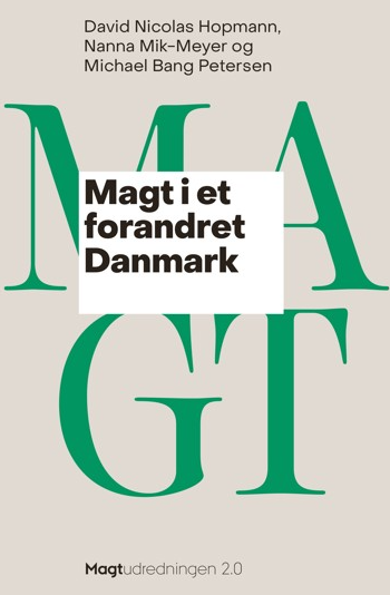 Den nye bog "Magt i et forandret Danmark" er en del af bogserien fra Magtudredningen 2.0. Foto: Aarhus Universitetsforlag. Bogomslag, bogstaver, farver